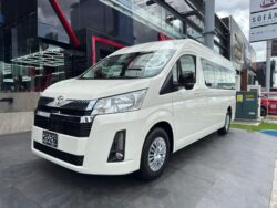 TOYOTA HIACE 12 PASAJEROS 2026