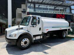 FREIGHTLINER BUSINESS CLASS M2 106 2014 (PIPA DE AGUA)