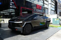 TESLA CYBERTRUCK FOUNDATION SERIES 2024